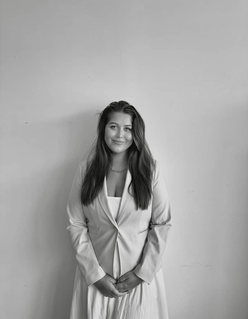 THE VILLA EDIT - LILY DAVIS STAFF PHOTO